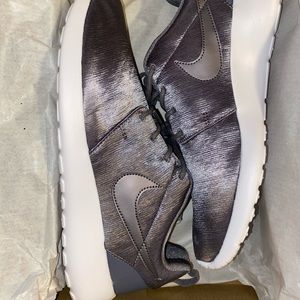 Nike Women’s Roshe Sneakers